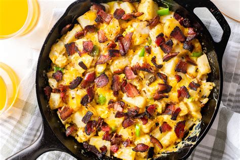 Country skillet - Heat oil in frying pan over medium-high heat. Add potato slices and stir-fry until lightly golden. Add water and simmer for 2–3 minutes, until potatoes absorb liquid. Stir in salsa and ham. Stir often for about 3—5 minutes, until heated through. Meanwhile, stir eggs with dip mix. Pour into warm potato mixture and stir for 2—3 minutes ...